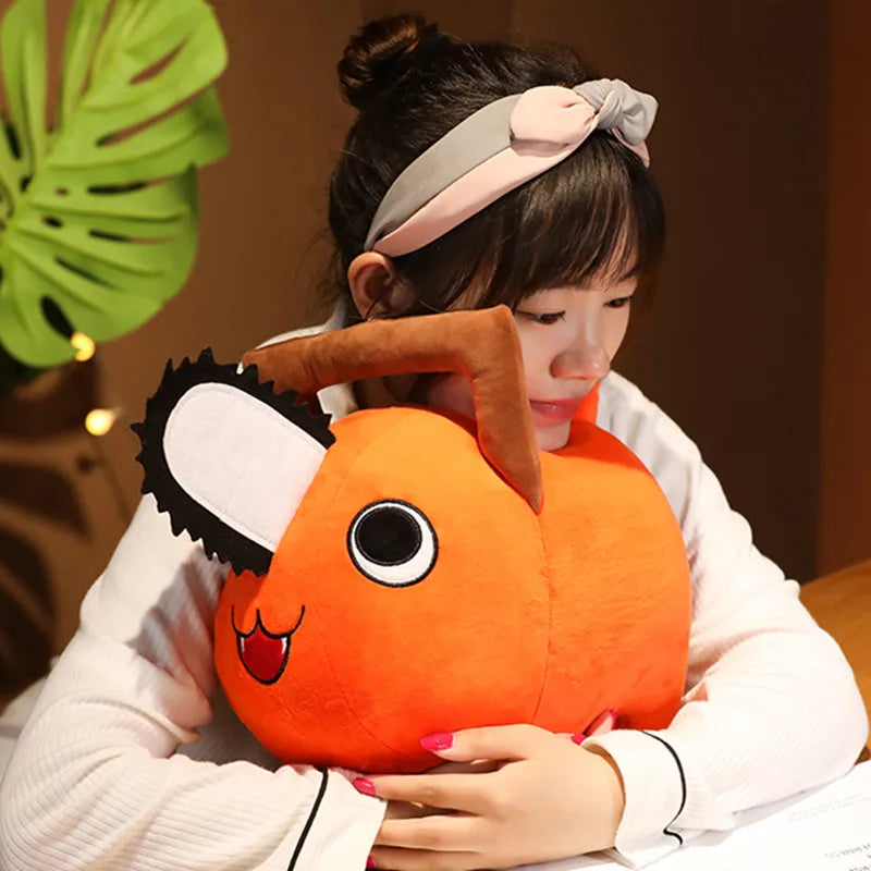 Peluche perrito naranja como almohada